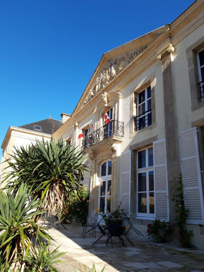 Hotel Du Chateau De Quineville Bagian luar foto