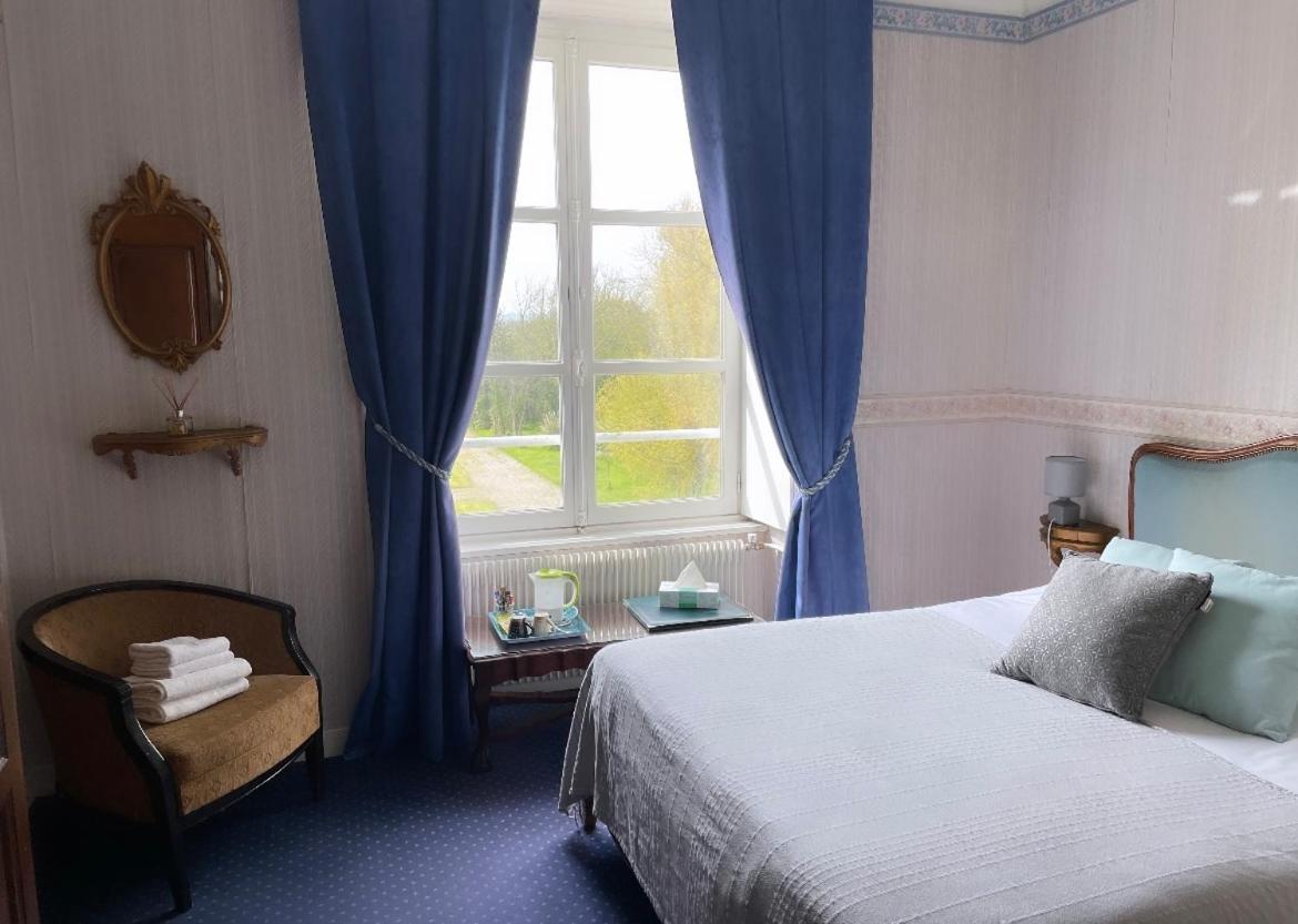 Hotel Du Chateau De Quineville Bagian luar foto