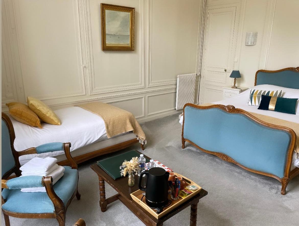 Hotel Du Chateau De Quineville Bagian luar foto
