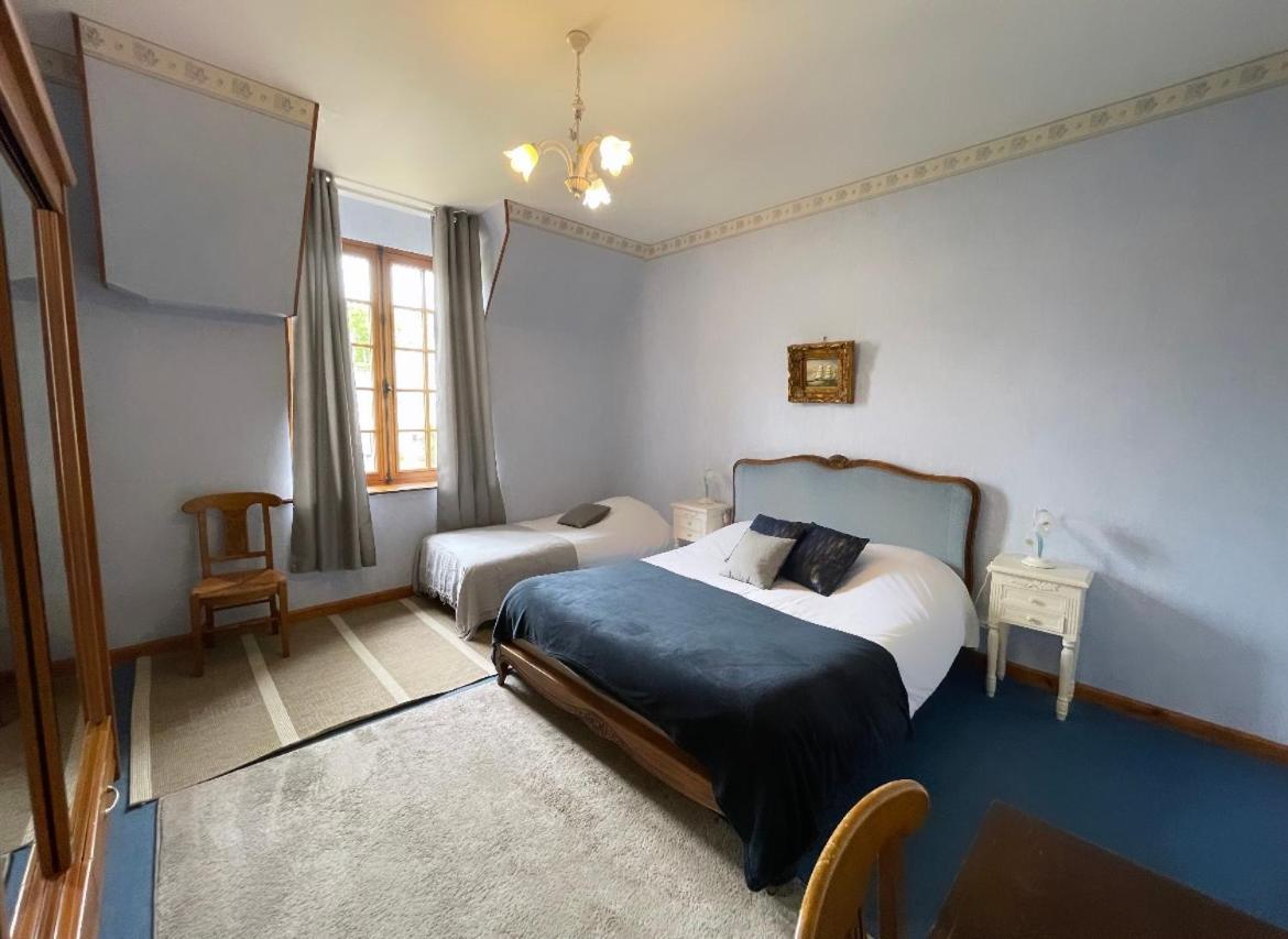 Hotel Du Chateau De Quineville Bagian luar foto