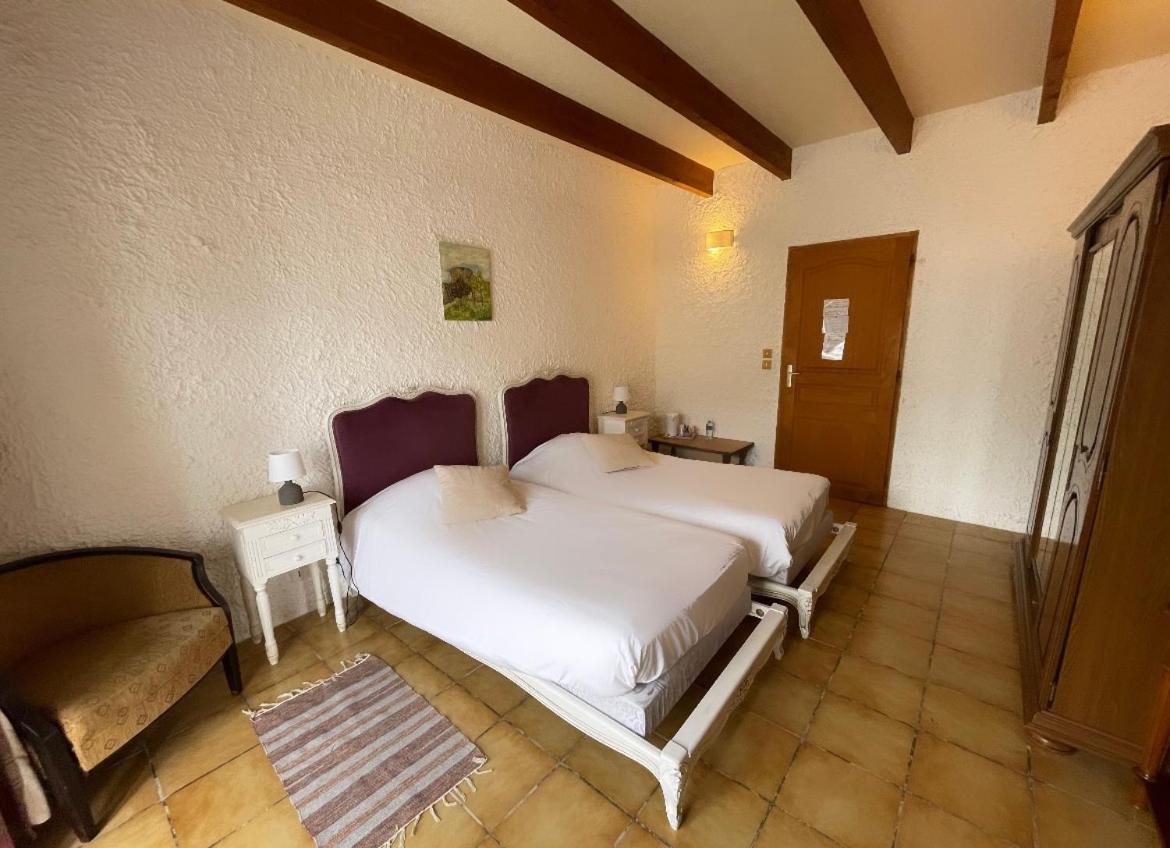 Hotel Du Chateau De Quineville Bagian luar foto