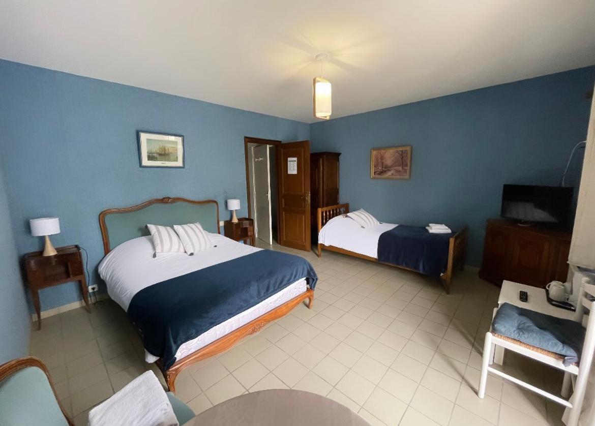 Hotel Du Chateau De Quineville Bagian luar foto