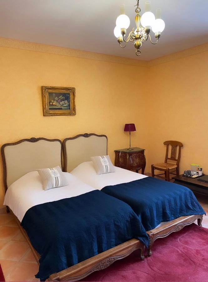 Hotel Du Chateau De Quineville Bagian luar foto