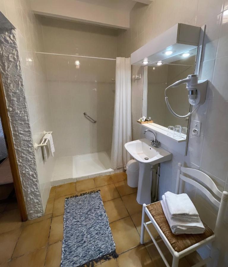 Hotel Du Chateau De Quineville Bagian luar foto