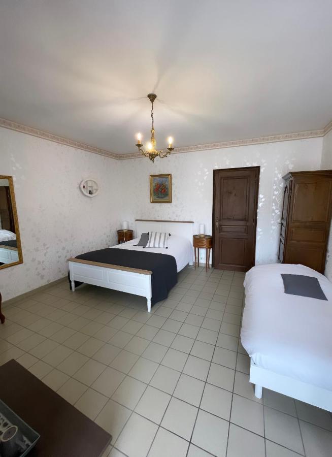Hotel Du Chateau De Quineville Bagian luar foto