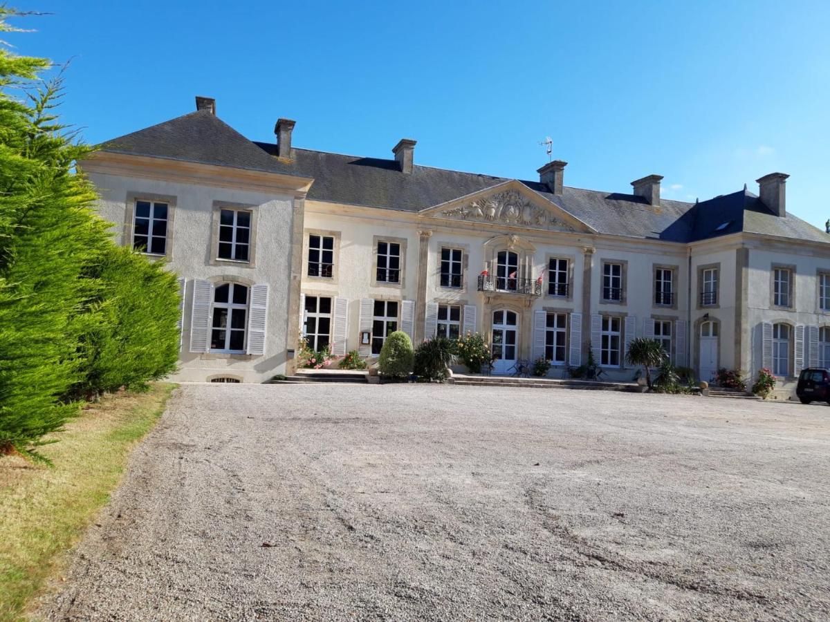Hotel Du Chateau De Quineville Bagian luar foto