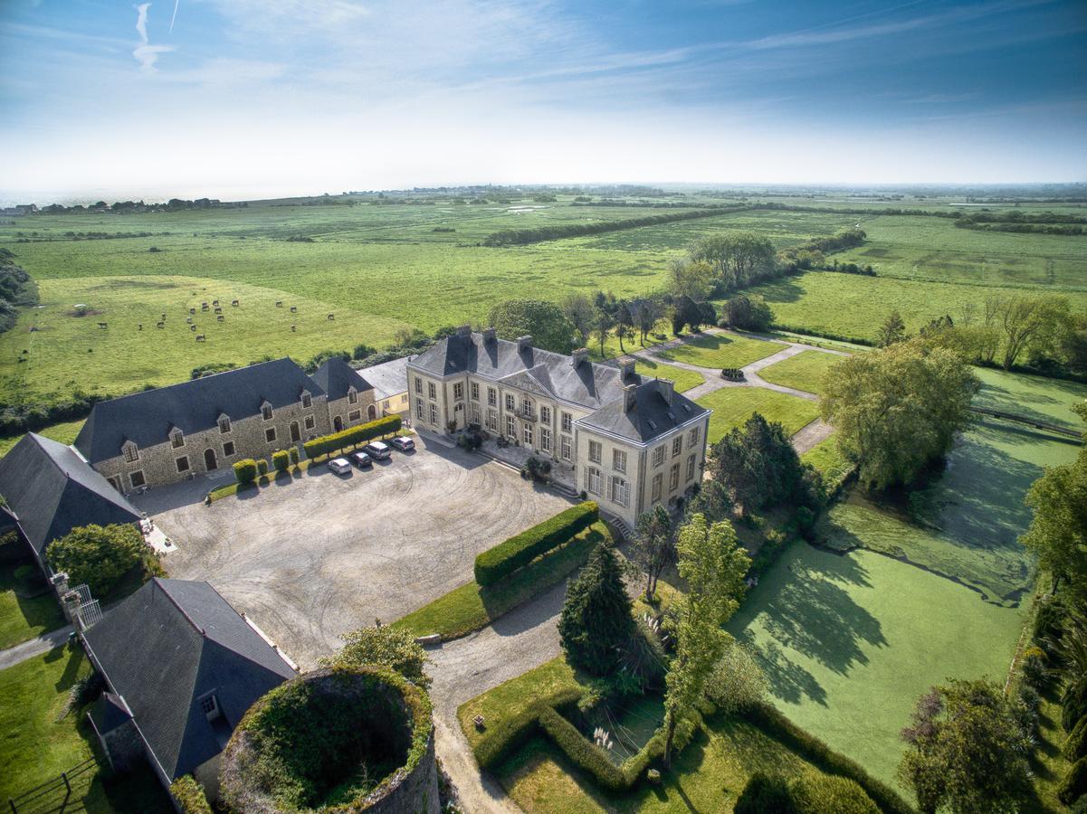 Hotel Du Chateau De Quineville Bagian luar foto